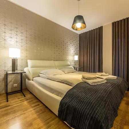 דירה Goodson & Red Foorum Apartments