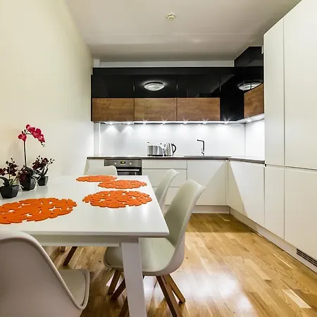 Goodson & Red Foorum Apartments דירה