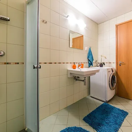 דירה Goodson & Red Foorum Apartments